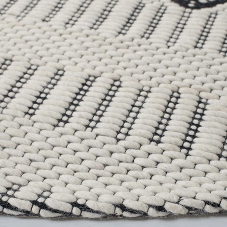Safavieh Vermont 6'-0" x 6'-0" Rug in Ivory / Black