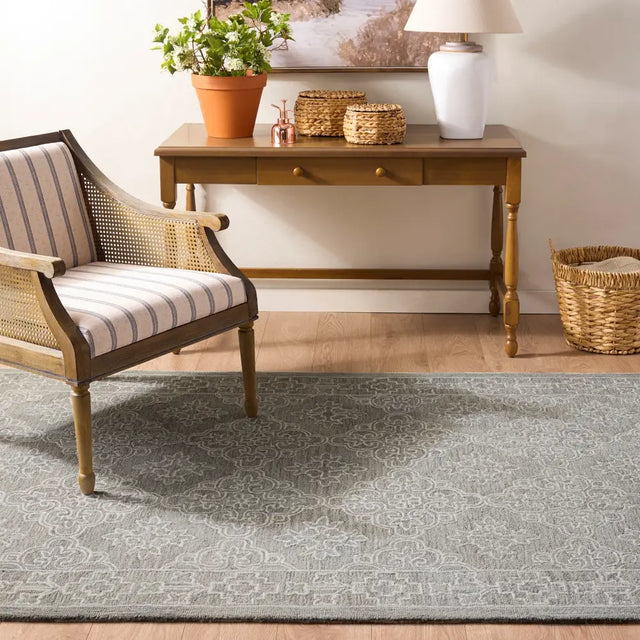 Safavieh Martha Stewart 5'-0" x 8'-0" Rug in Light Grey / Ivory