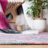 Safavieh Sahara 4'-0" x 6'-0" Rug in Pink / Grey