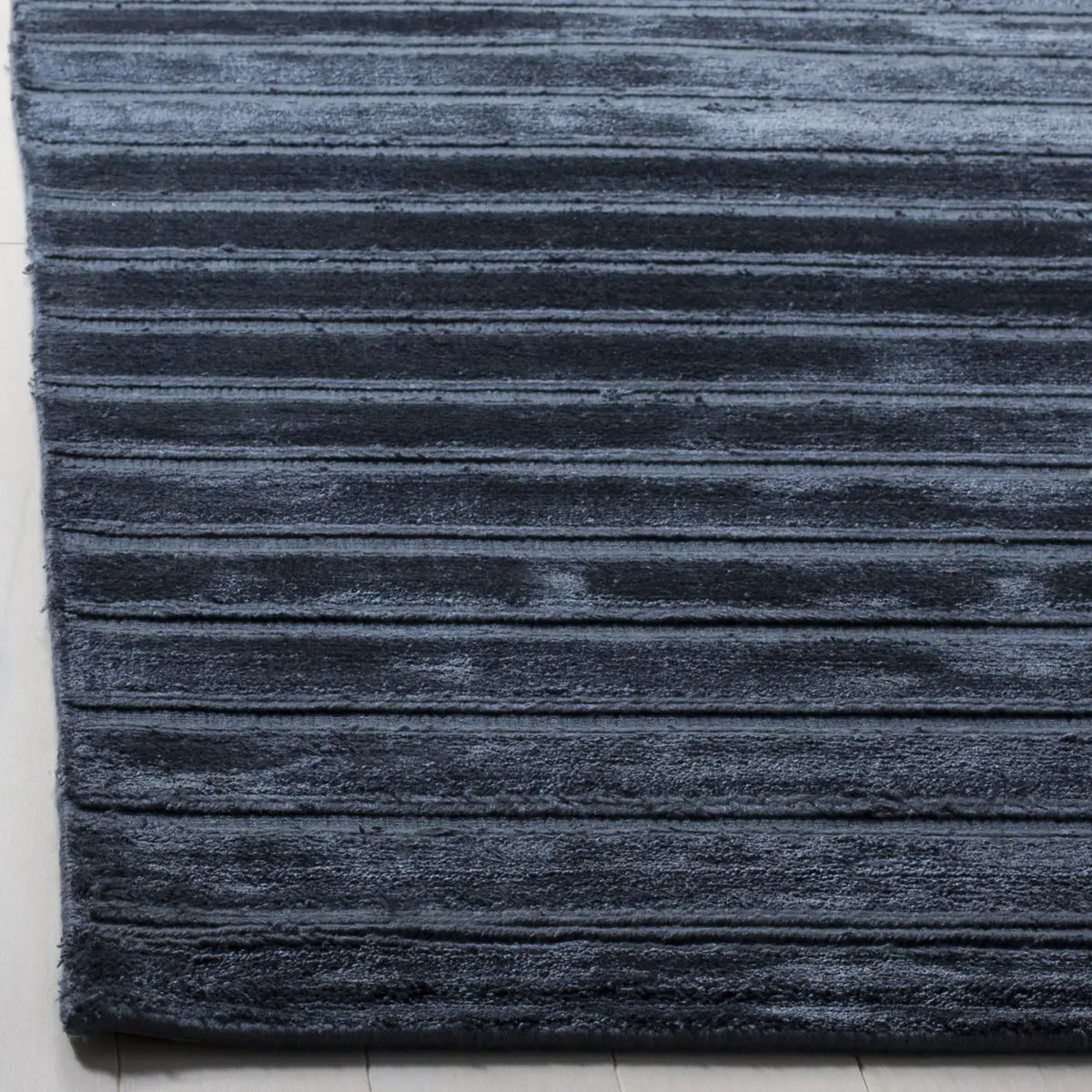 Safavieh Mirage 6'-0" x 9'-0" Rug in Navy / Blue