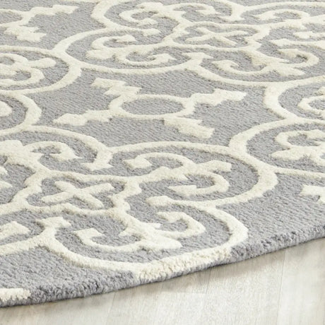 Safavieh Cambridge 6'-0" x 6'-0" Rug in Silver / Ivory