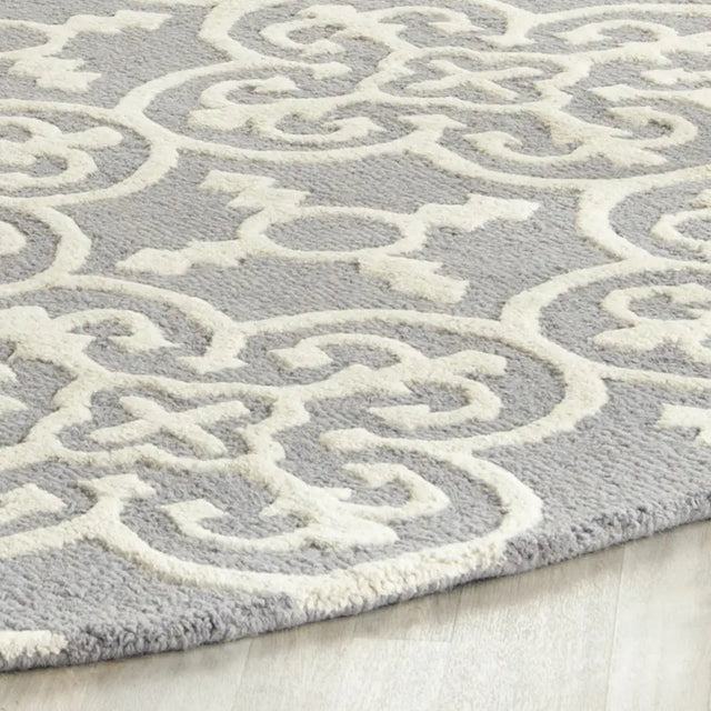 Safavieh Cambridge 6'-0" x 6'-0" Rug in Silver / Ivory