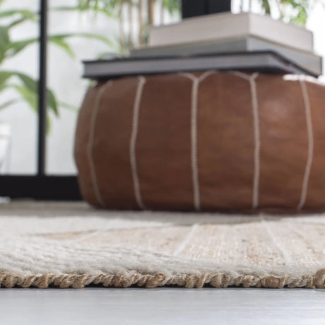 Safavieh Kilim 4'-0" x 6'-0" Rug in Natural