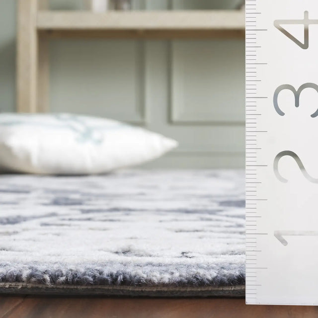 Safavieh Metro 5'-0" x 8'-0" Rug in Light Blue / Grey