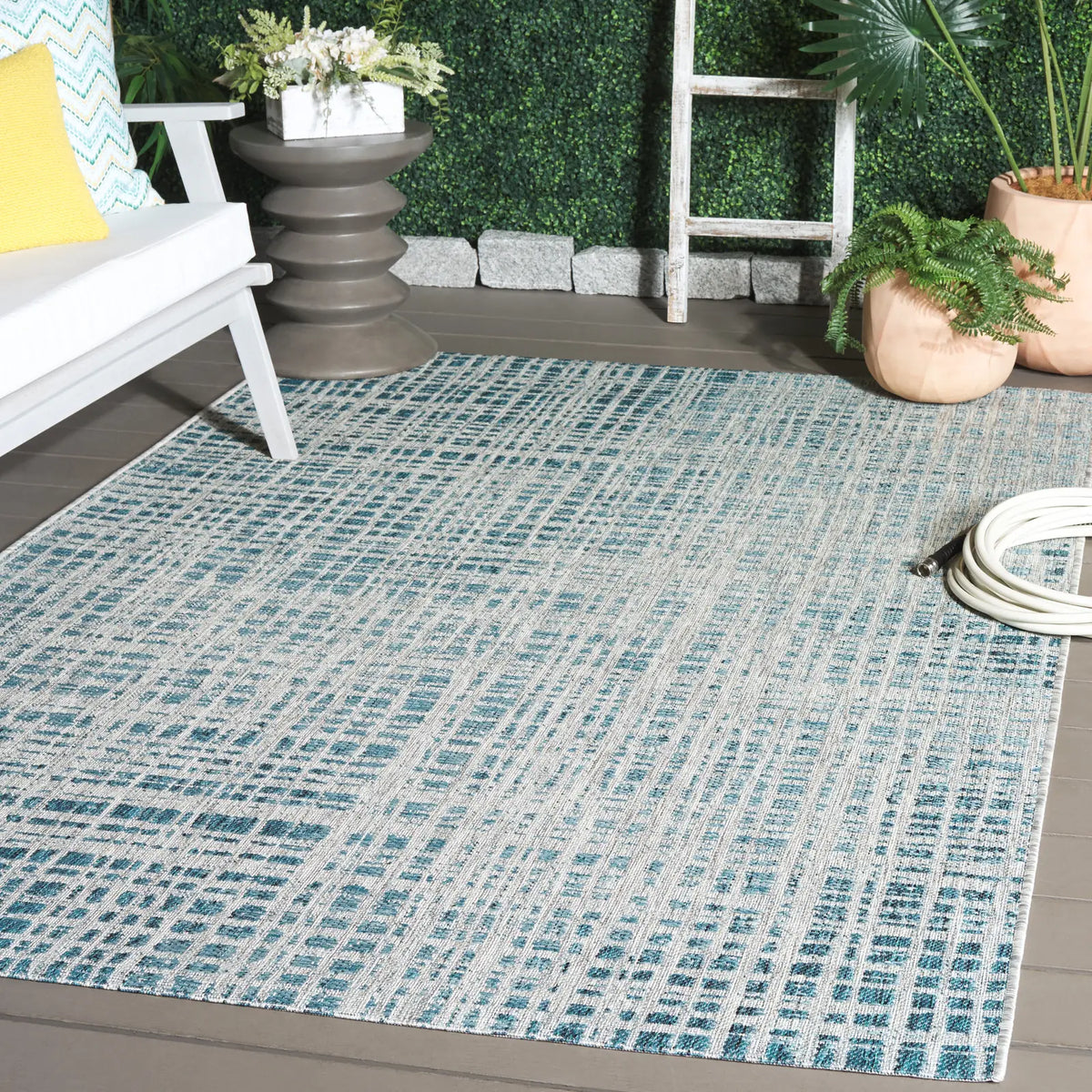 Safavieh Courtyard 5'-3" x 7'-7" Rug in Grey / Blue