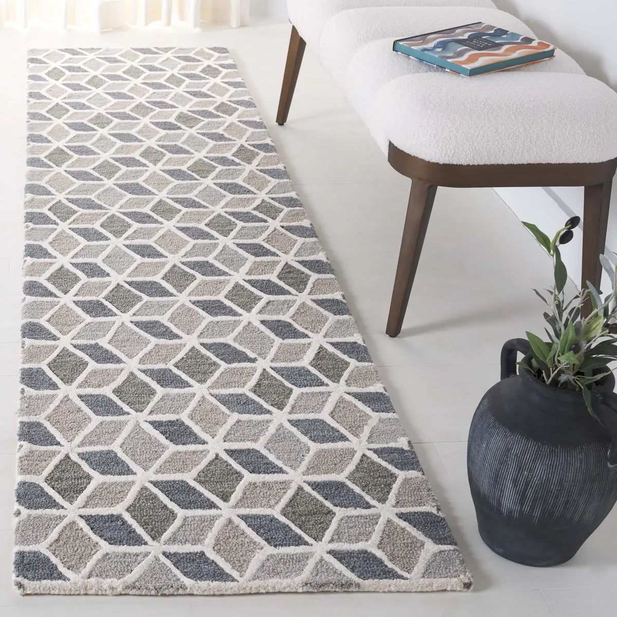 Safavieh Ebony 2'-3" x 9'-0" Rug in Ivory / Grey