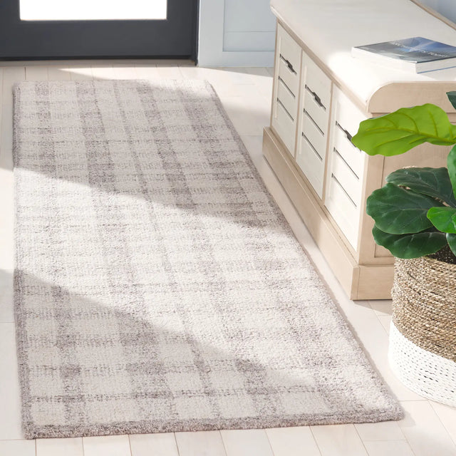 Safavieh Abstract 2'-3" x 8'-0" Rug in Ivory / Silver