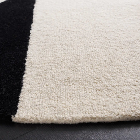 Safavieh Rodeo Drive 6'-0" x 6'-0" Rug in Rust / Black
