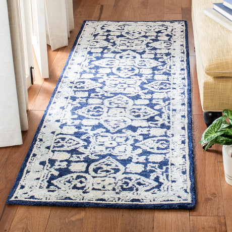 Safavieh Aspen 2'-3" x 7'-0" Rug in Navy / Ivory