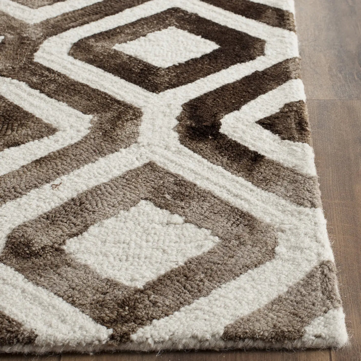 Safavieh Dip Dye 2'-3" x 6'-0" Rug in Ivory / Chocolate