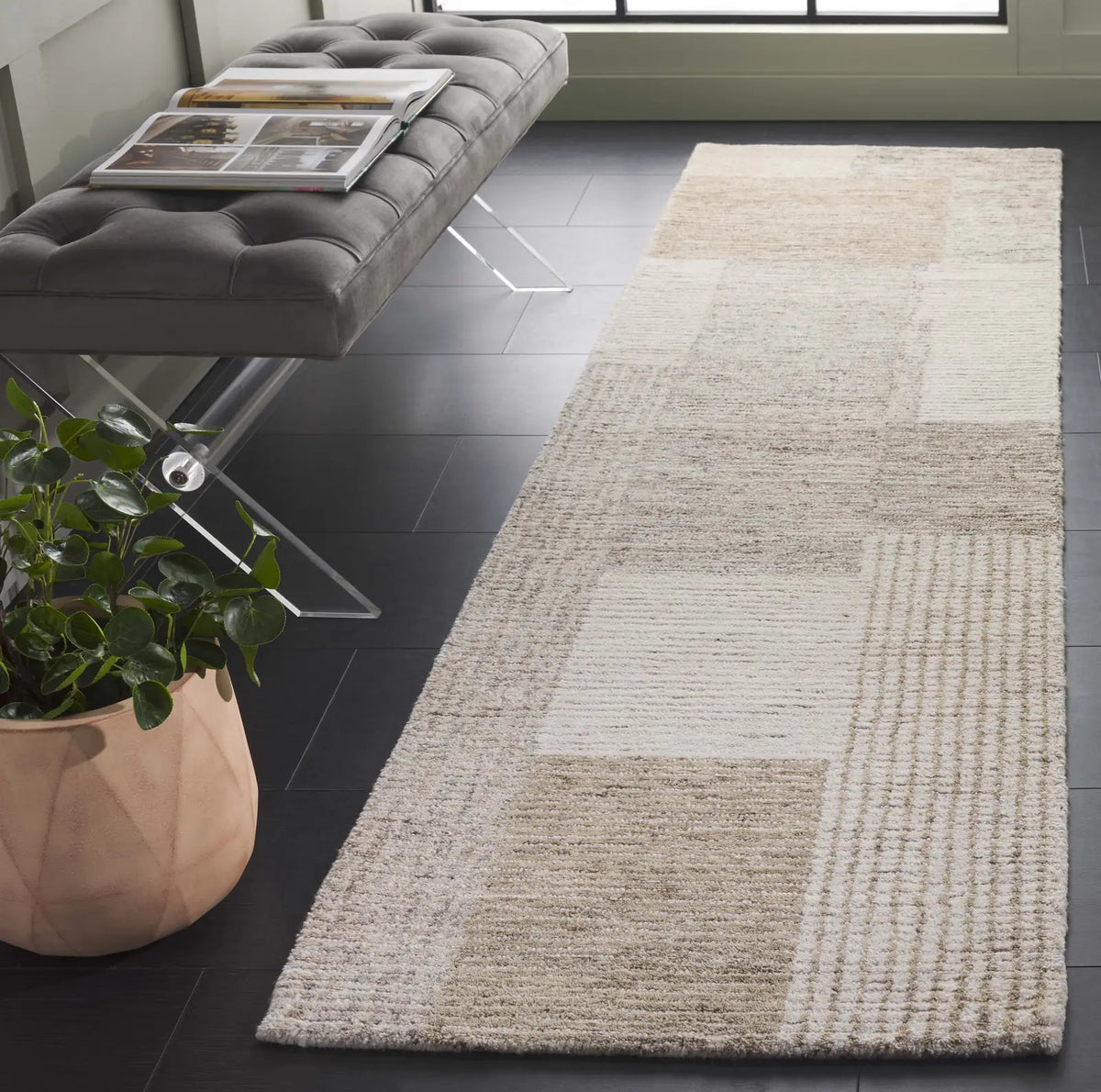 Safavieh Ebony 2'-3" x 9'-0" Rug in Ivory / Beige