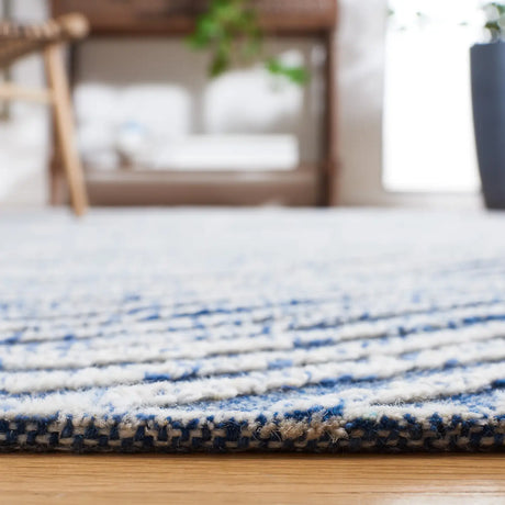 Safavieh Trace 4'-0" x 6'-0" Rug in Navy