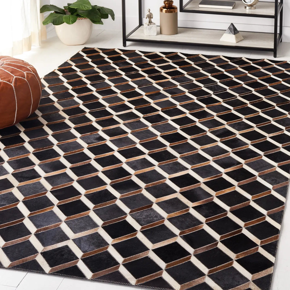 Safavieh Studio Leather 4'-0" x 6'-0" Rug in Black / Brown