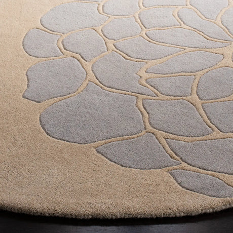 Safavieh Soho 6'-0" x 6'-0" Rug in Beige / Multi