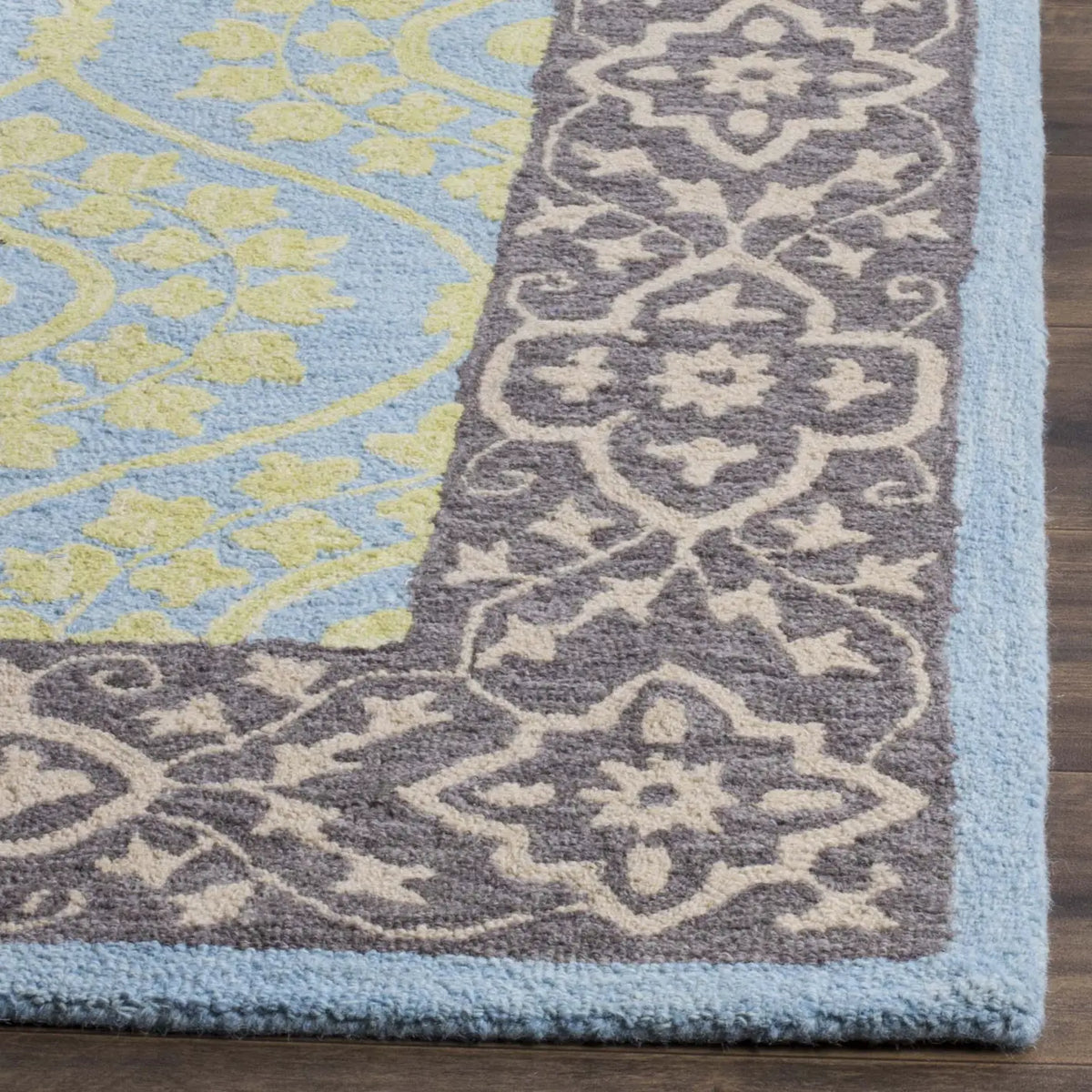 Safavieh Suzani 4'-0" x 6'-0" Rug in Chocolate / Yellow