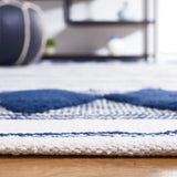 Safavieh Montauk 4'-0" x 6'-0" Rug in Navy / Ivory