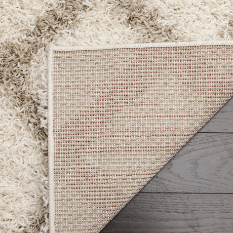 Safavieh Sgd-Dallas Shag 4'-0" x 6'-0" Rug in Ivory / Beige