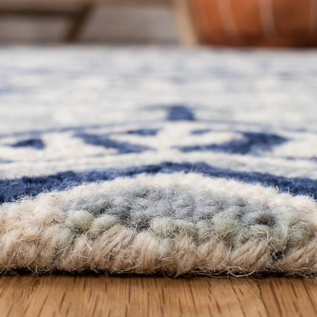 Safavieh Aspen 4'-0" x 6'-0" Rug in Grey / Navy