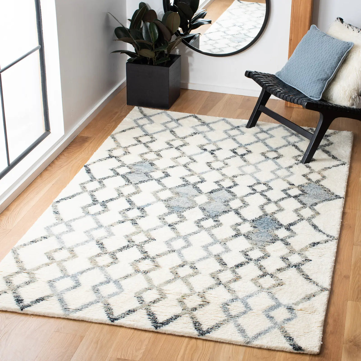 Safavieh Casablanca 4'-0" x 6'-0" Rug in Ivory / Grey