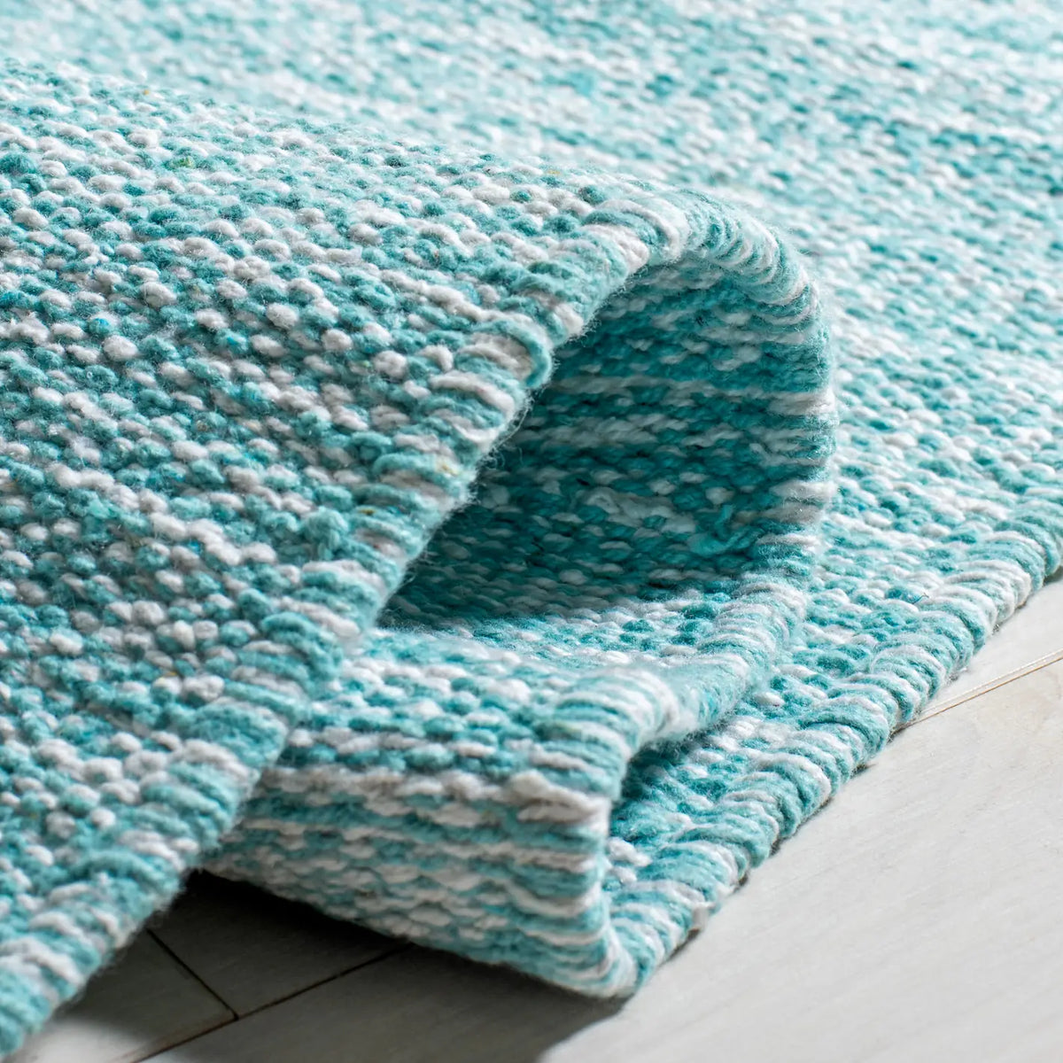 Safavieh Montauk 8'-0" x 10'-0" Rug in Turquoise
