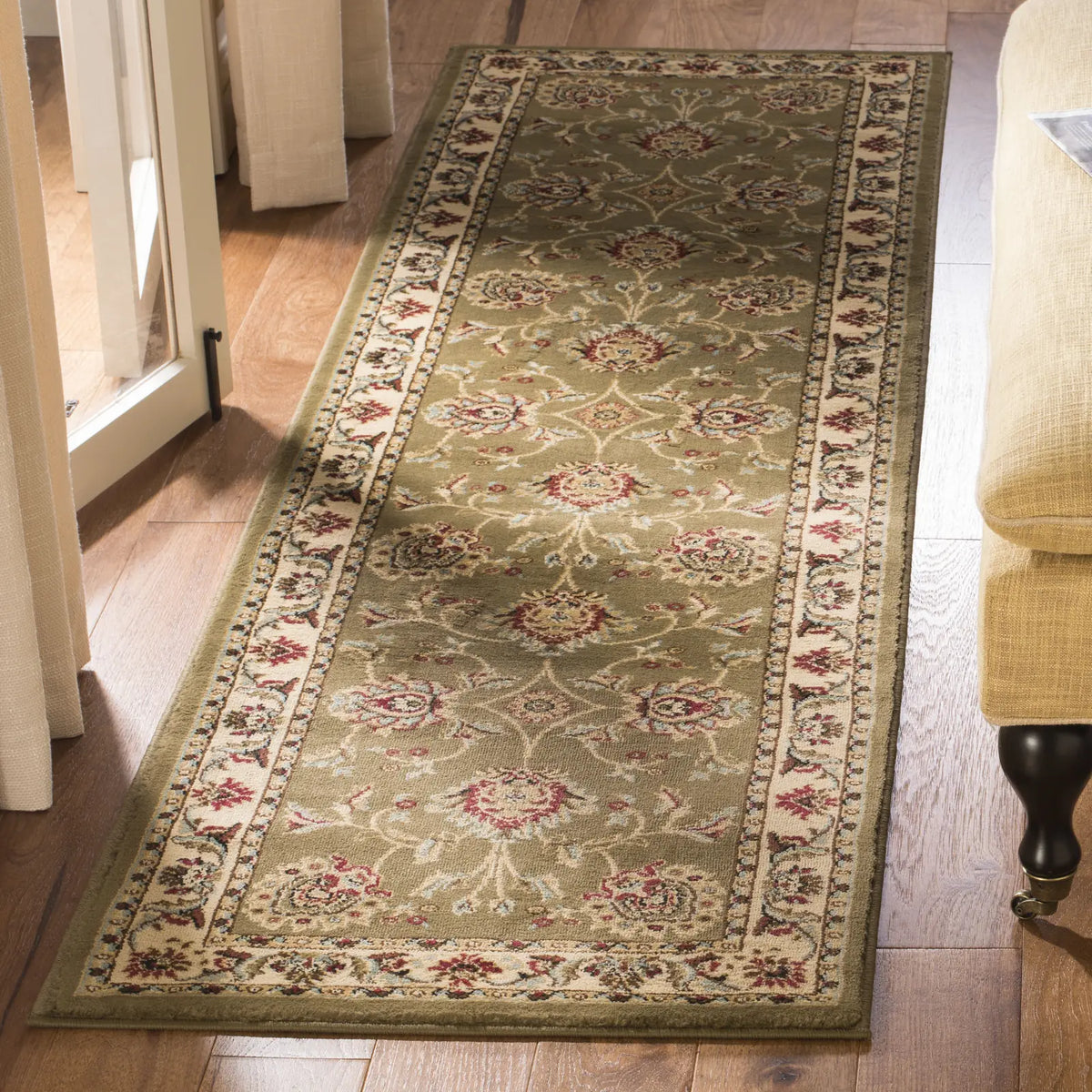 Safavieh Lyndhurst 2'-3" x 10'-0" Rug in Brown / Ivory