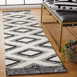 Safavieh Casablanca 2'-3" x 7'-0" Rug in Ivory / Black