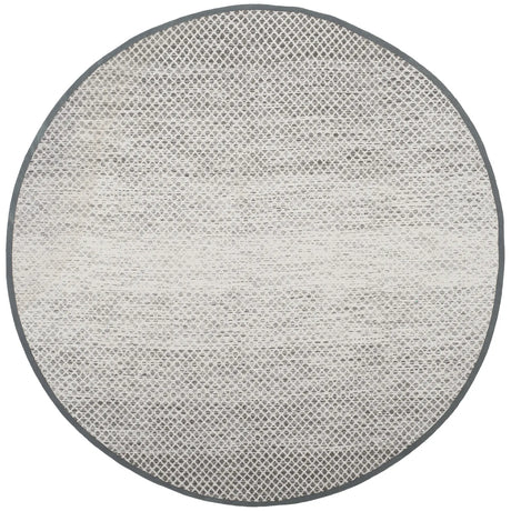 Safavieh Montauk 6'-0" x 6'-0" Rug in Light Grey / Ivory