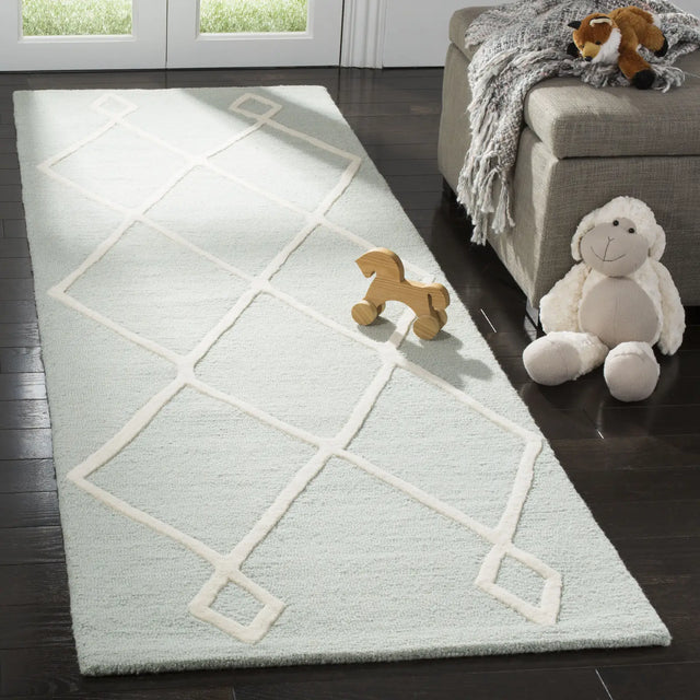 Safavieh Safavieh Kids 2'-6" x 8'-0" Rug in Mint / Ivory