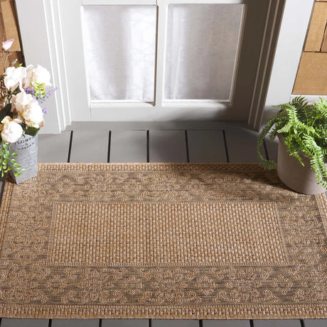 Safavieh Courtyard 2'-0" x 3'-7" Rug in Natural / Gold