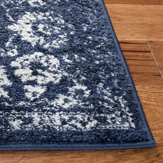 Safavieh Adirondack 4'-0" x 6'-0" Rug in Navy / Ivory