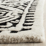 Safavieh Cambridge 5'-0" x 8'-0" Rug in Black / Ivory