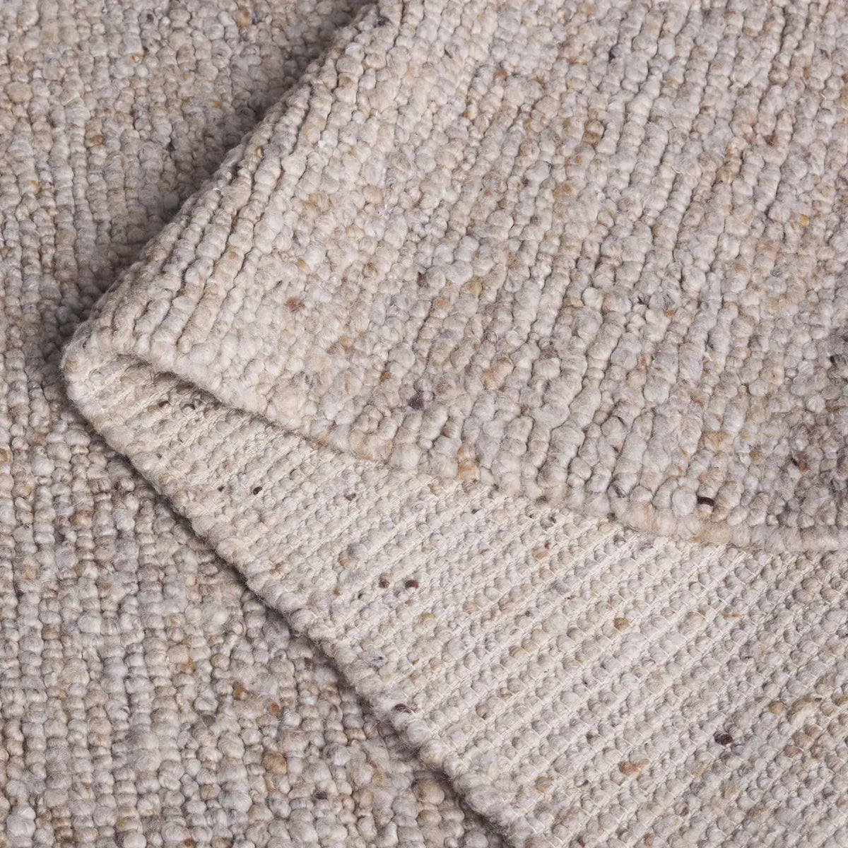 Safavieh Natura 4'-0" x 6'-0" Rug in Beige