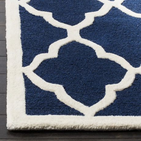 Safavieh Cambridge 4'-0" x 6'-0" Rug in Navy / Ivory