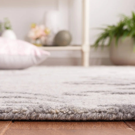 Safavieh Jardin 4'-0" x 6'-0" Rug in Grey