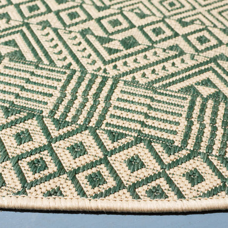 Safavieh Courtyard 6'-7" x 6'-7" Rug in Dark Green / Beige