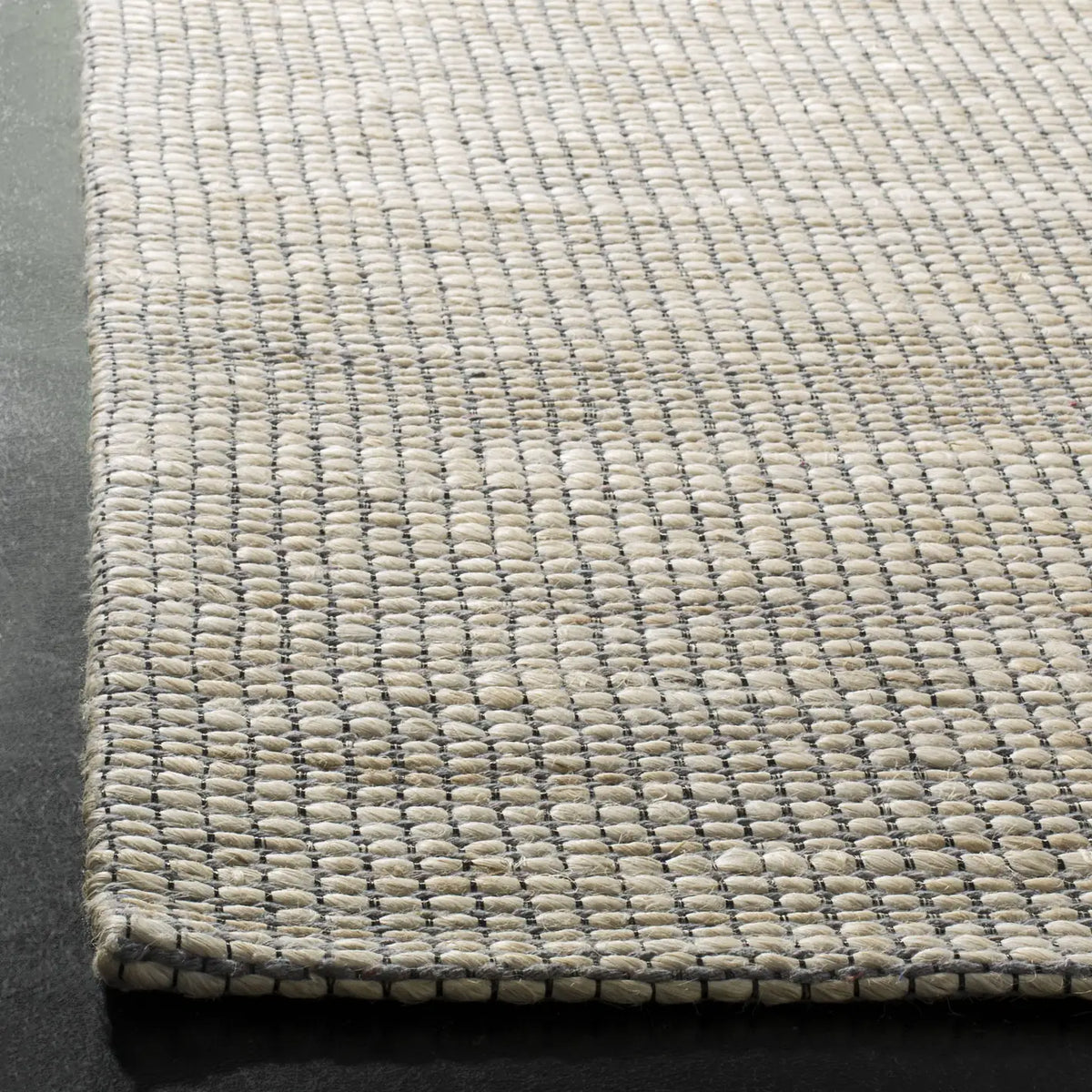 Safavieh Marbella 4'-0" x 6'-0" Rug in Ivory