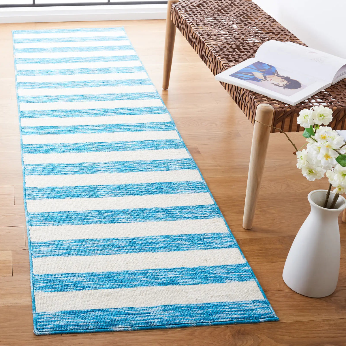 Safavieh Easy Care 2'-3" x 6'-0" Rug in Blue / Ivory