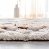 Safavieh Casablanca Shag 5'-0" x 8'-0" Rug in Ivory / Brown