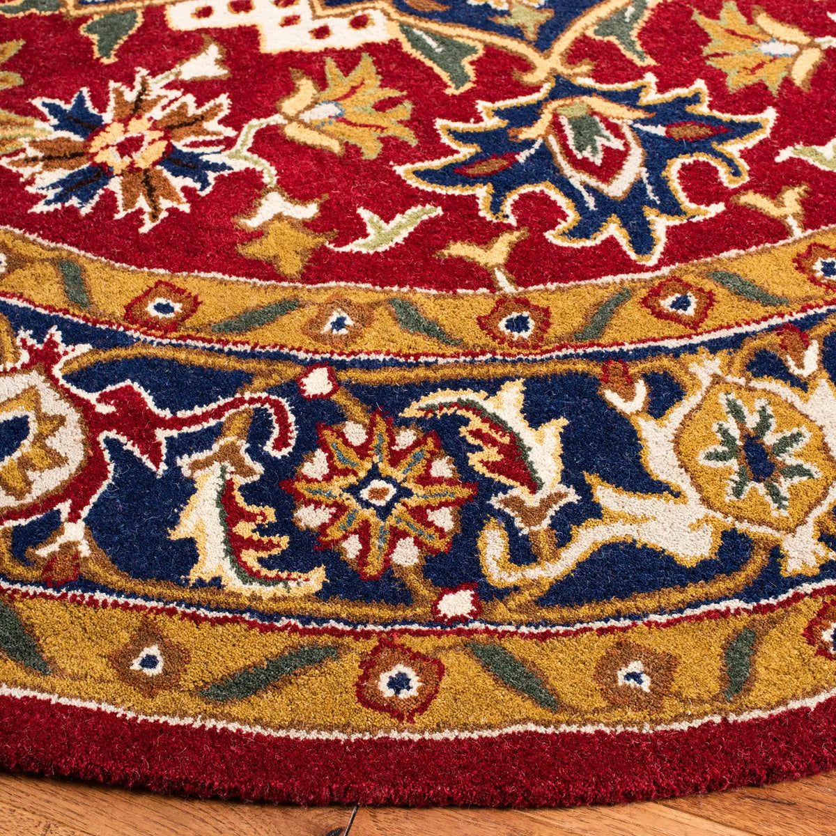 Safavieh Classic 8'-0" x 8'-0" Rug in Red / Navy