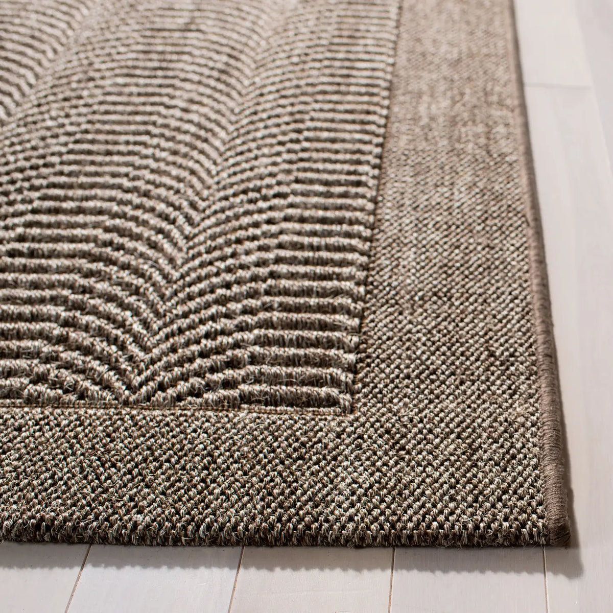 Safavieh Palm Beach 4'-0" x 6'-0" Rug in Silver
