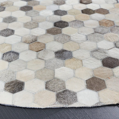 Safavieh Studio Leather 6'-0" x 6'-0" Rug in Ivory / Grey