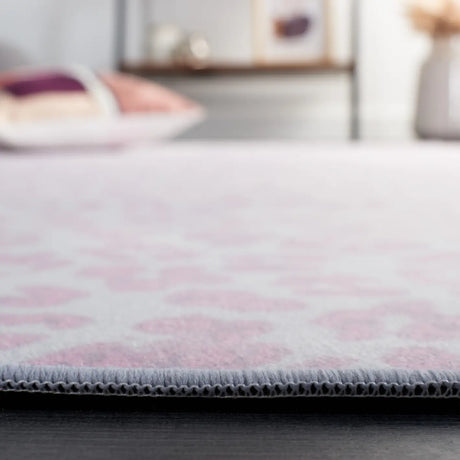 Safavieh Faux Hide 4'-0" x 6'-0" Rug in Ivory / Pink