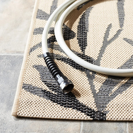Safavieh Courtyard 5'-3" x 7'-7" Rug in Beige / Anthracite