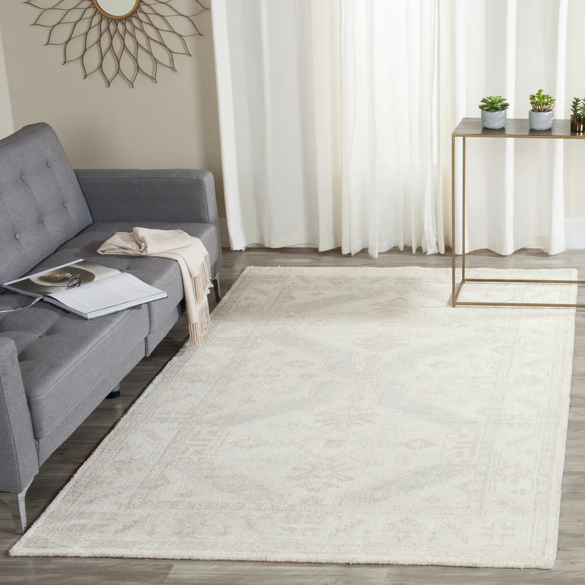 Safavieh Maharaja 5'-0" x 8'-0" Rug in Beige / Blue