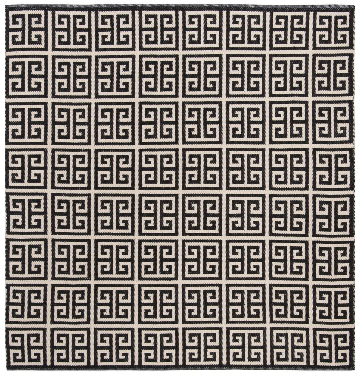 Safavieh Montauk 6'-0" x 6'-0" Rug in Black / Ivory