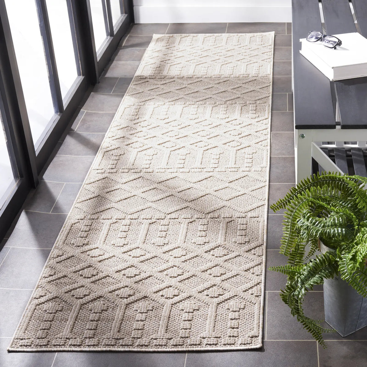 Safavieh Global 2'-2" x 8'-0" Rug in Beige / Ivory