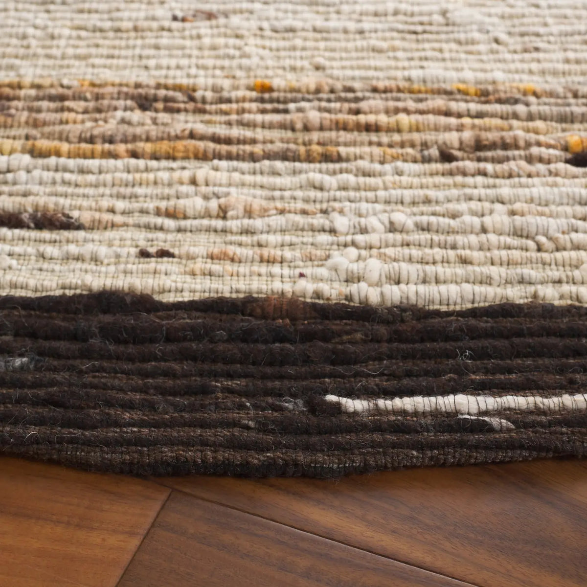 Safavieh Marbella 6'-0" x 6'-0" Rug in Brown / Beige
