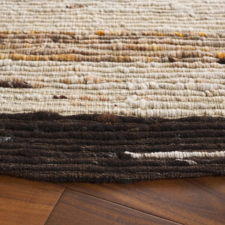 Safavieh Marbella 6'-0" x 6'-0" Rug in Brown / Beige