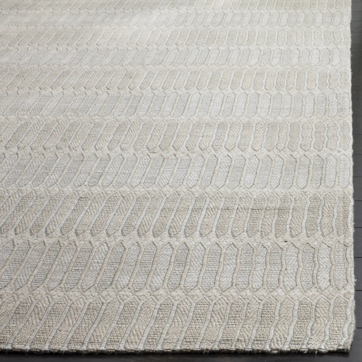 Safavieh Marbella 5'-0" x 8'-0" Rug in Beige