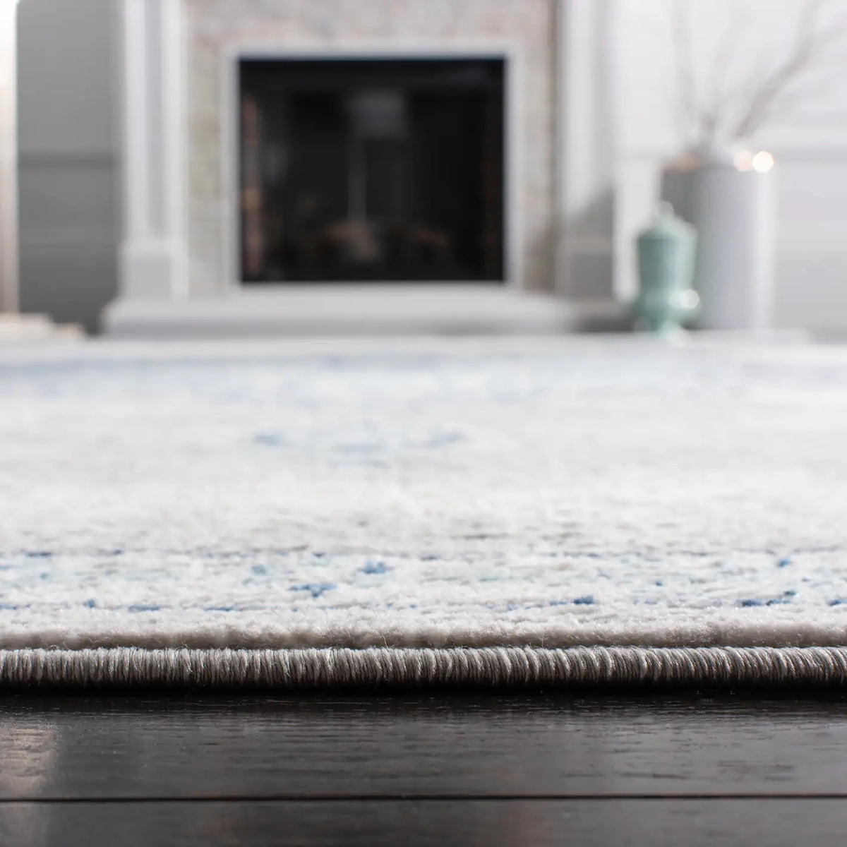 Safavieh Brentwood 5'-3" x 7'-6" Rug in Navy / Light Grey
